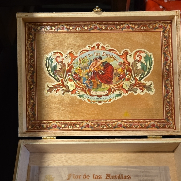 Decorative Wooden Cigar Box - Picture 2 of 10